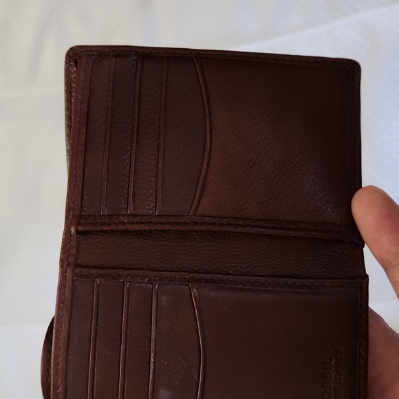 FOSSIL LEATHER WALLET - Picture 4 of 7